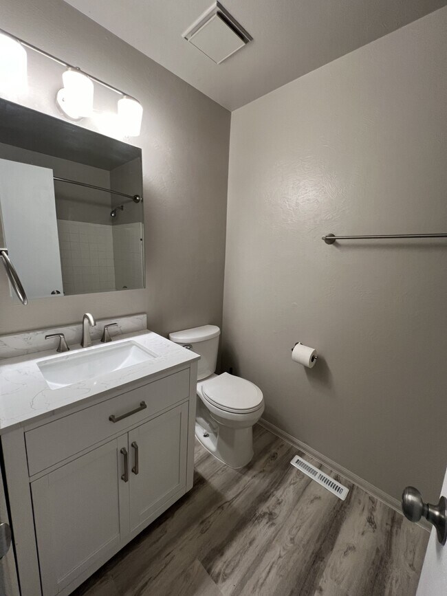 Building Photo - 4765 Nightingale Dr