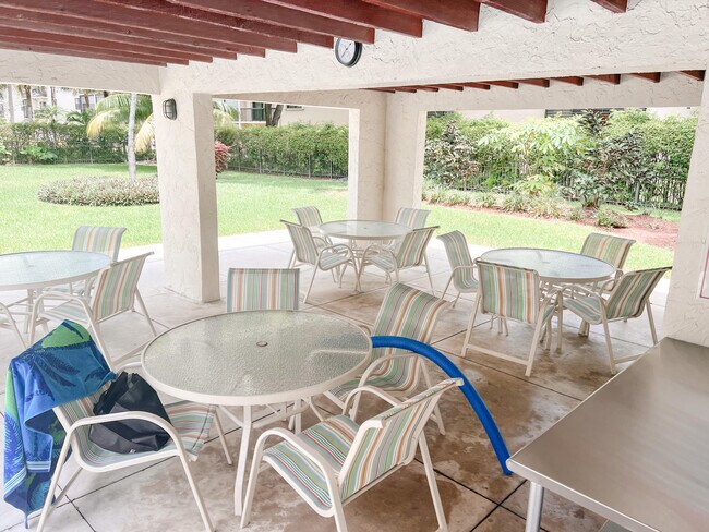 Building Photo - 5155 E Sabal Palm Blvd