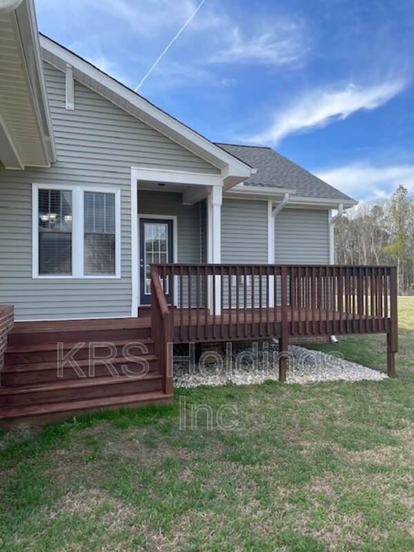 Building Photo - 1617 Mudham Rd