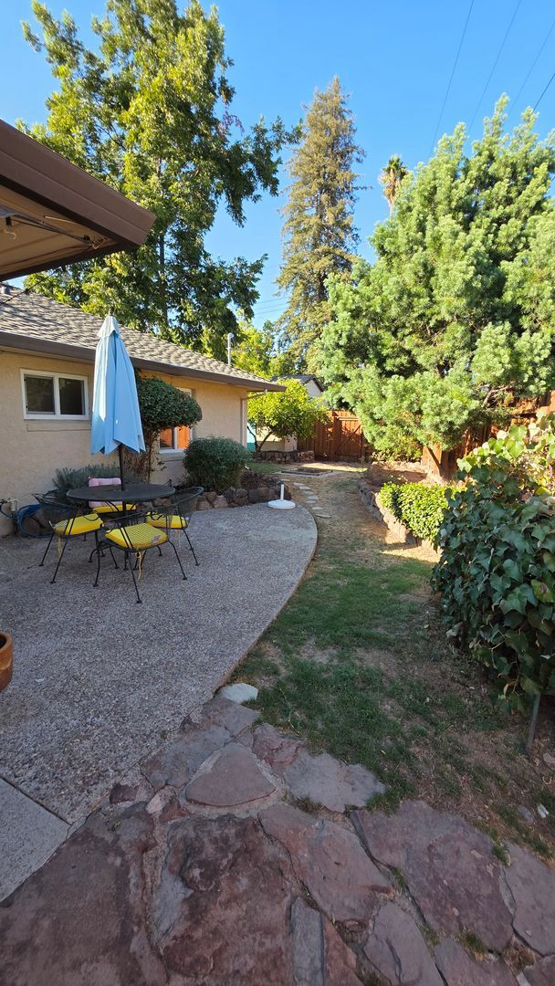 Building Photo - EAST SAC - FURNISHED