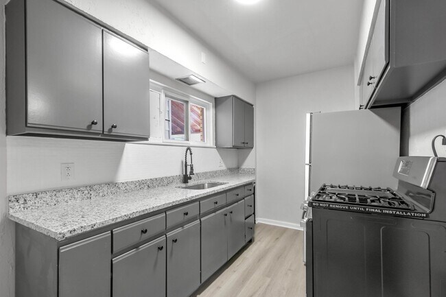 Building Photo - Renovated 3 bedroom home available NOW!
