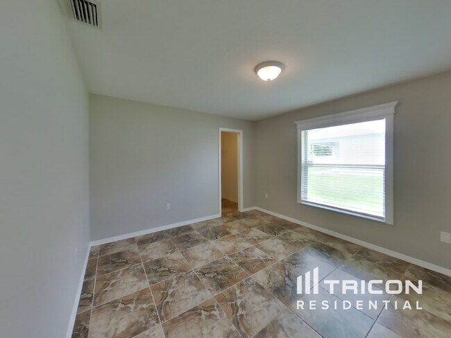 Building Photo - 23135 Langdon Ave