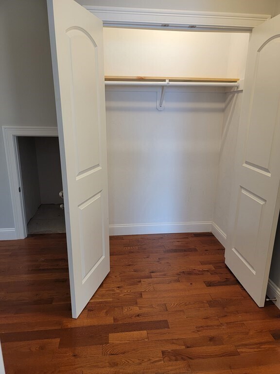 Building Photo - 946 Warren Ave