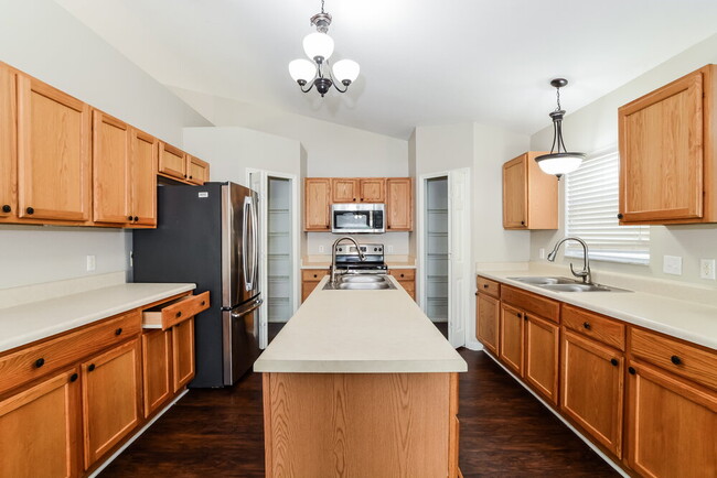 Building Photo - 436 Fish Hawk Dr