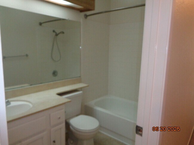 Building Photo - 272 Newport Cir