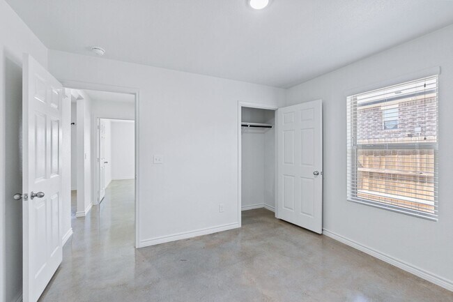 Building Photo - PM1-HH1803 Emma Naylor Ct