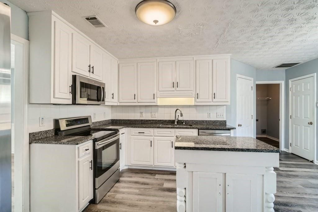 Building Photo - 391 Lake Valley Dr SW