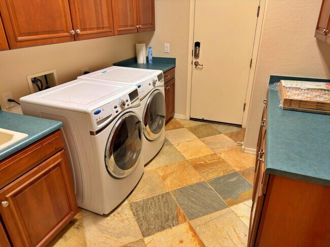 Building Photo - 737 E Charlevoix Ave