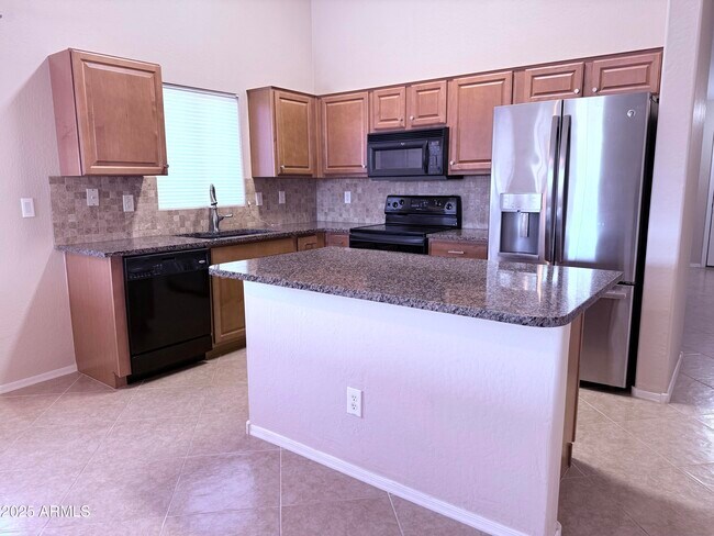 Building Photo - 320 Phantom Dr