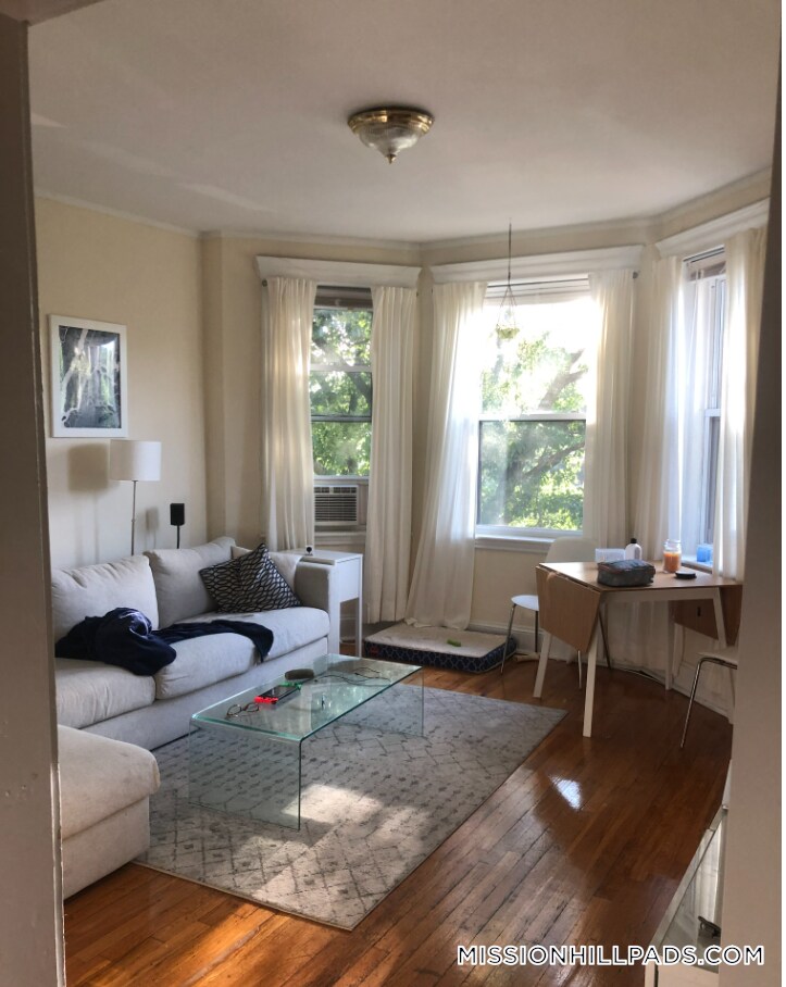 Building Photo - 360 Riverway