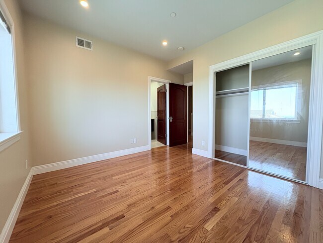 Building Photo - 109 Hillcrest Dr