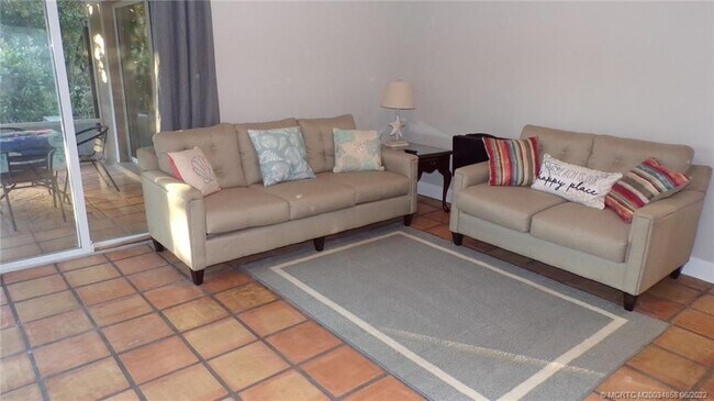 Building Photo - 2338 NE Patrician