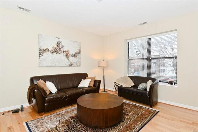 Building Photo - 5621 Pershing Ave
