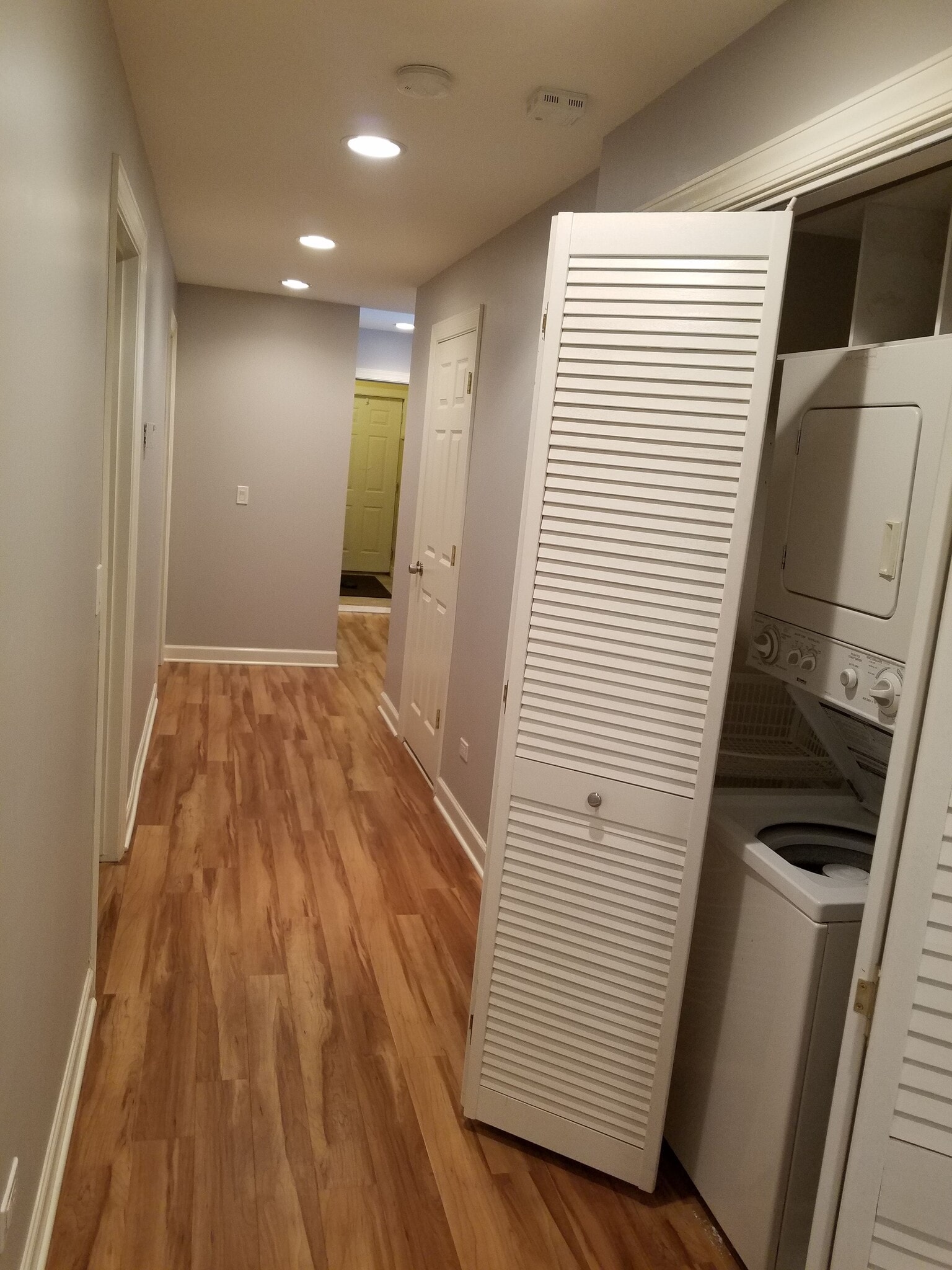 hallway/washer-dryer - 3450 N Bosworth Ave