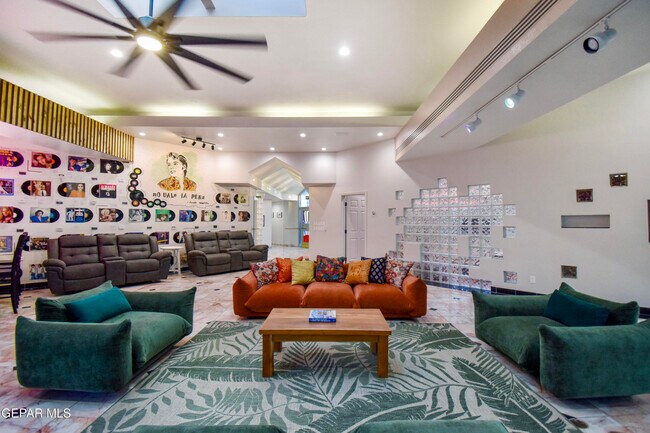 Building Photo - 508 Canyon Springs Dr