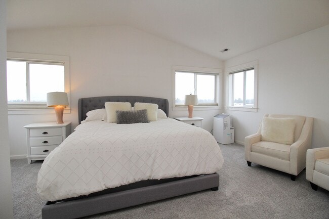 Building Photo - 20149 SW Georgene Ct