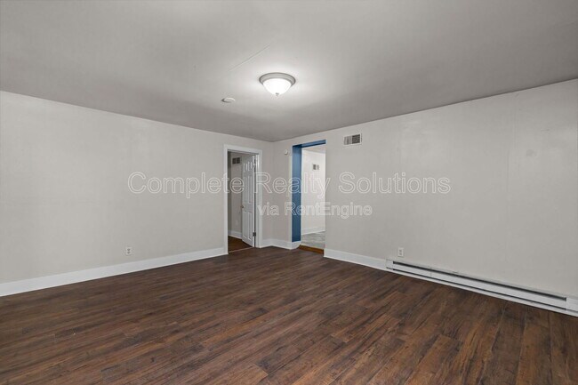 Building Photo - 465 S Dade Ave