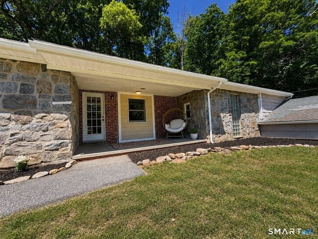 Building Photo - 22 Circle Dr