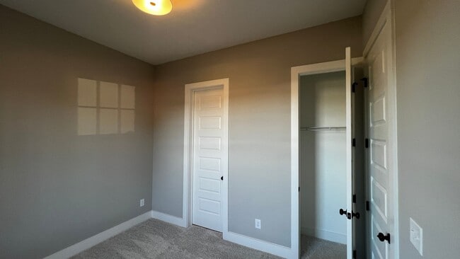 Building Photo - Spain Park Schools 3 Bedroom / 3 Bath Townhouse