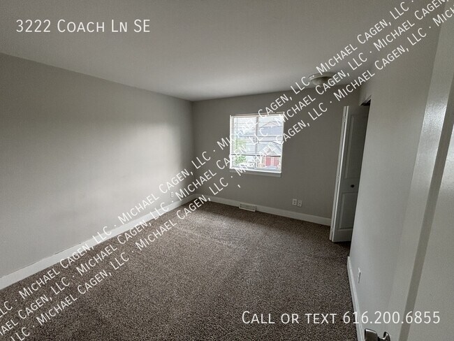 Building Photo - 3222 Coach Ln SE