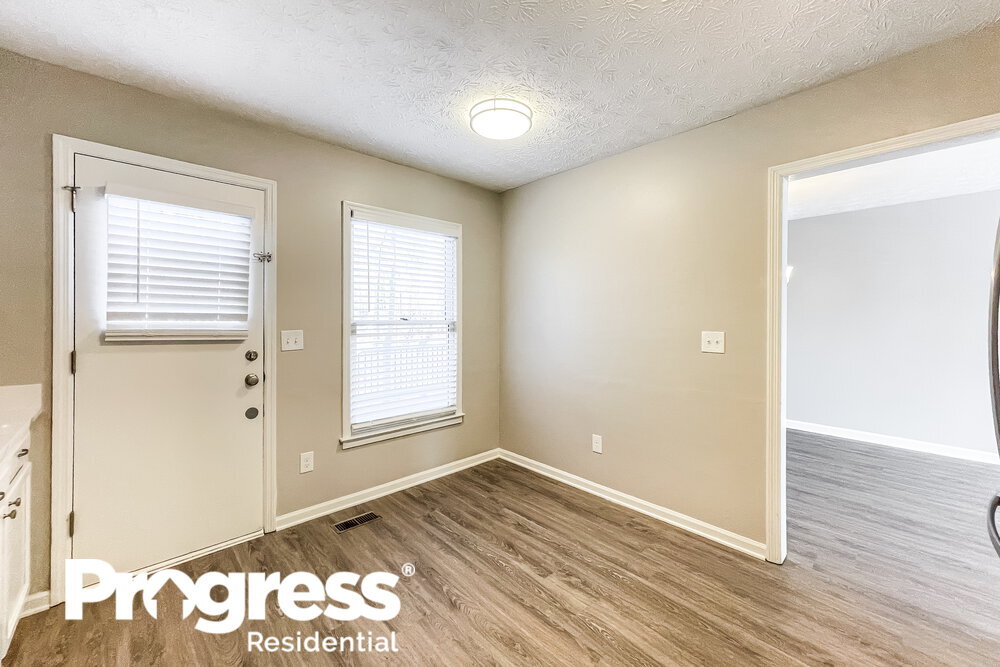 Building Photo - 700 Gregory Manor Dr SW