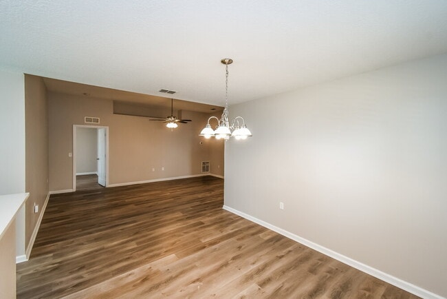 Building Photo - 5342 Arlington Rd