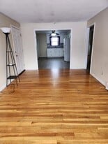 Building Photo - 3 Paris St