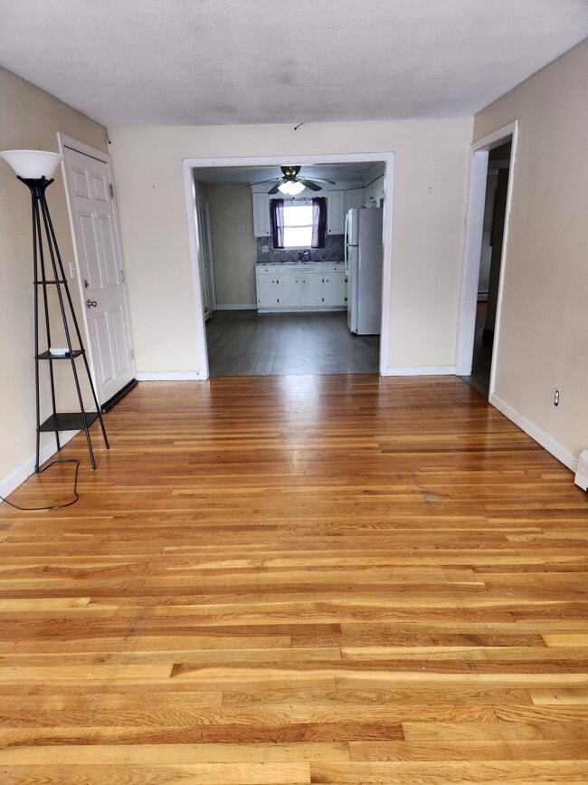 Building Photo - 3 Paris St