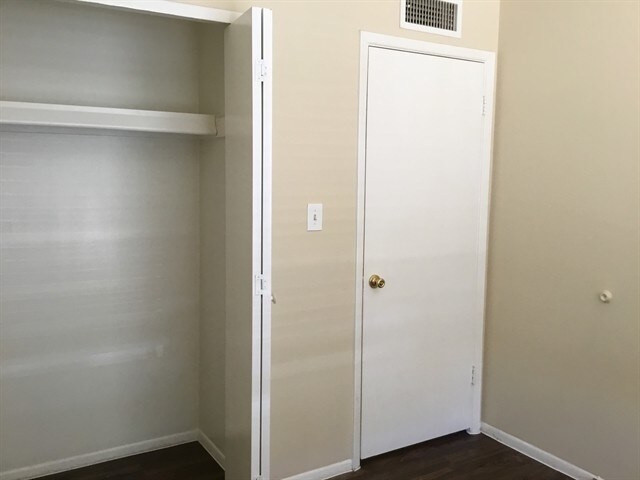 Building Photo - 7893 W Pasadena Ave