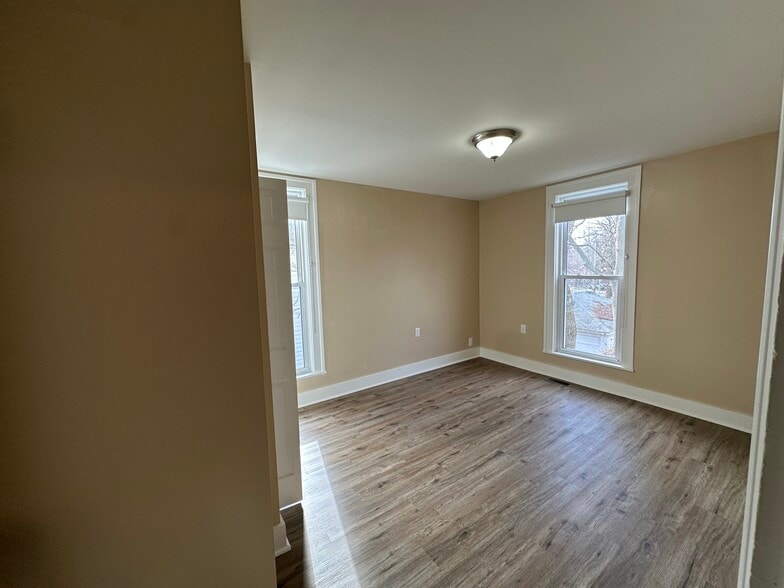 Building Photo - 711 Napoleon St