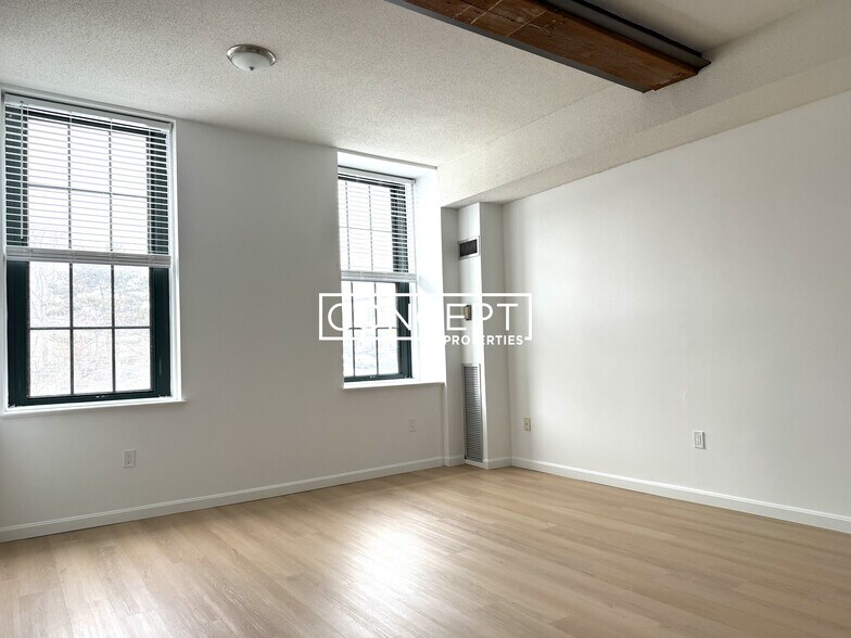 Building Photo - 1200 Adams St