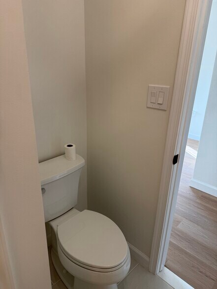 Building Photo - 35 Gena Ct