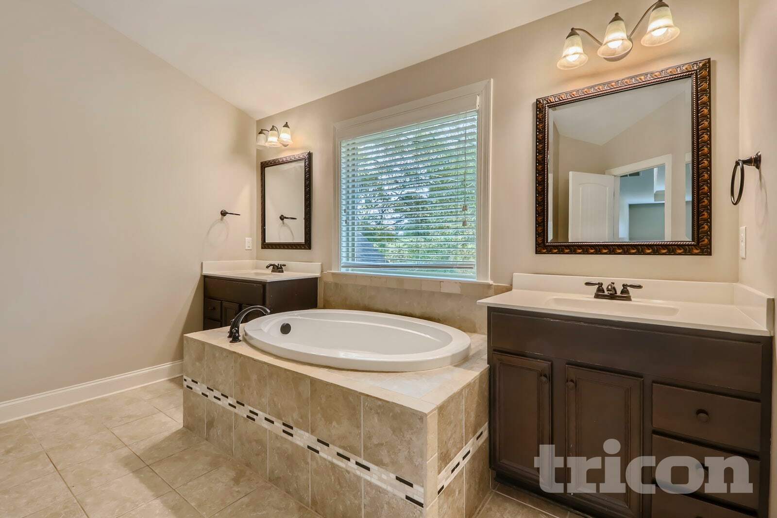 Building Photo - 216 Fannin Ln