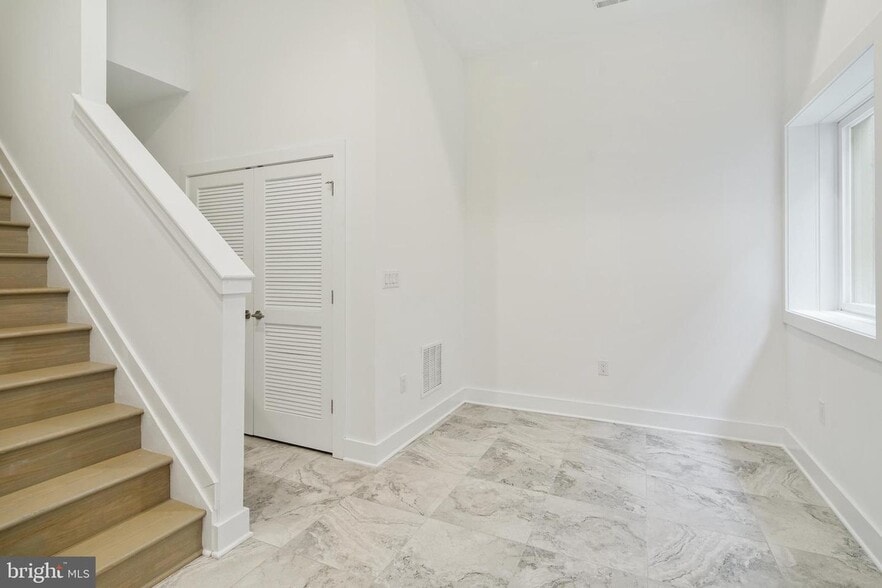 Building Photo - 322 Fairmount Ave