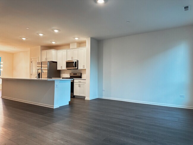 Building Photo - 1318 Lakepointe Dr
