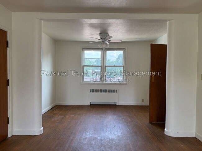 Building Photo - 517 12th Ave N