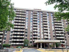 Building Photo - 1808 Old Meadow Rd