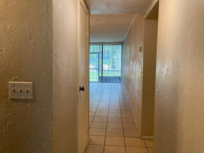 Building Photo - 609 SW 75th St