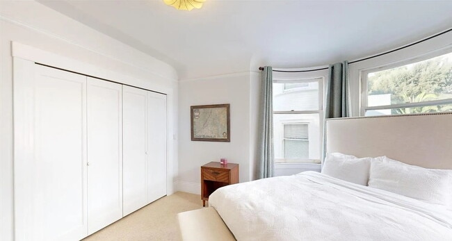 Building Photo - 1914 Pine St