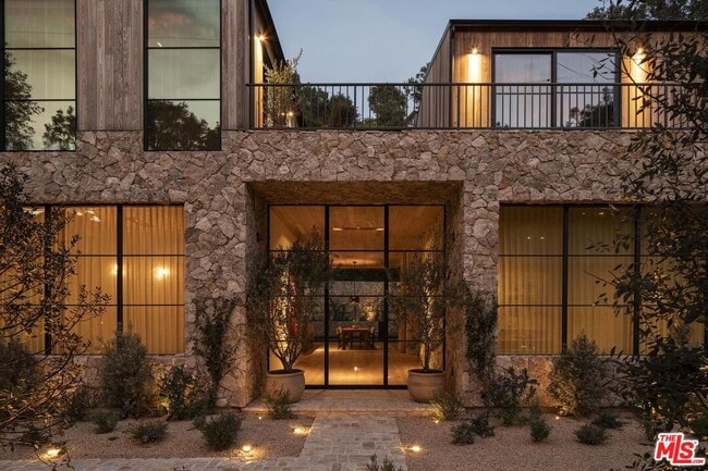 Building Photo - 3274 Oakdell Rd