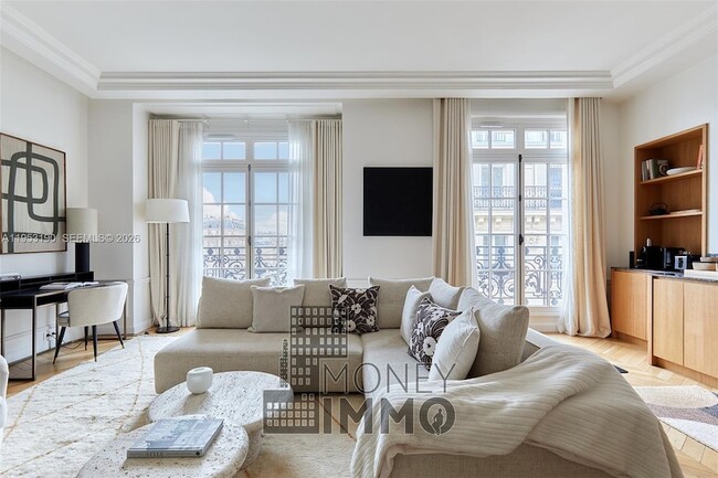 Building Photo - 11 Rue St