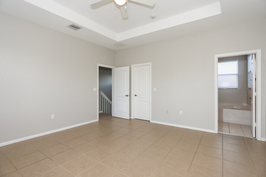 Building Photo - 960 NE 37th Ave