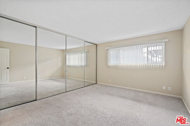 Building Photo - 18000 Coastline Dr