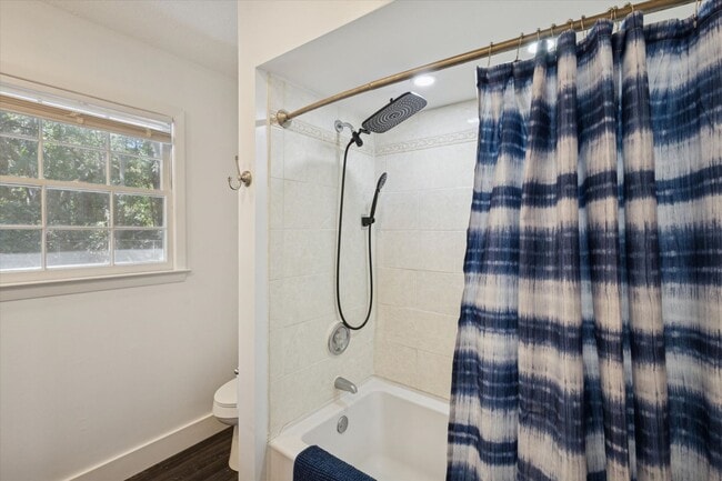 Building Photo - MOVE-IN READY! (Pet Friendly)