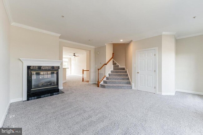 Building Photo - 3874 Carriage Hill Dr