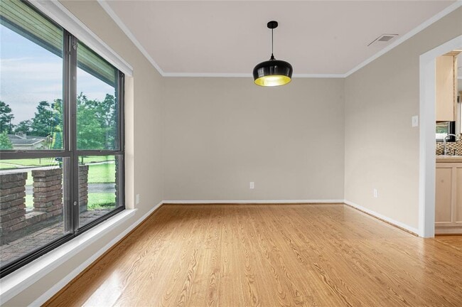 Building Photo - 319 Forest Lake Dr