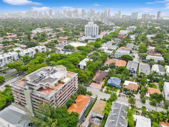 Building Photo - 2240 SW 16th Ct