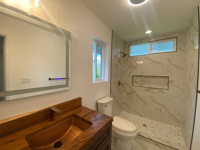 Building Photo - 3BR/2BA Two-Story Home in Ainaloa – Pet Friendly!