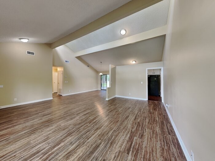 Building Photo - 1685 Farm Way
