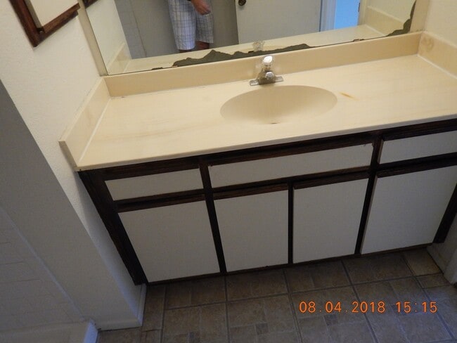 Building Photo - The Villages at Midvale Park 2/2 Condo with AC and all appliances